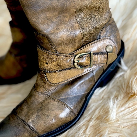 Nine West Military Green distressed boots. - Picture 3 of 6